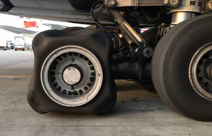 Как на огромном авиалайнере появились квадратные колёса Как на огромном авиалайнере появились квадратные колёса Airbus, колесо, давление, когда, самолёт, чтобы, посадки, просто, инженеры, время, лайнер, форма, системы, почти, буквально, выглядело, может, через, десятки, падает