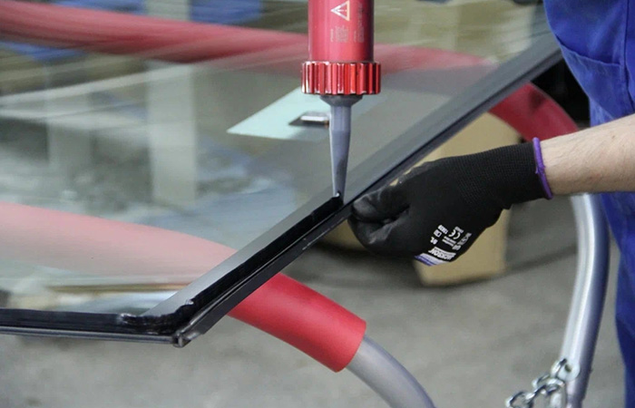 И защищают шов от солнца