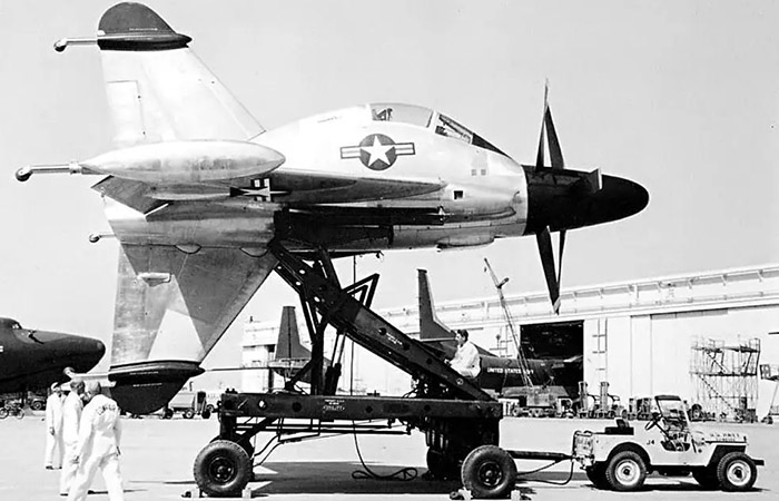 Самолёт Convair XFY-1 Pogo. / Фото: hmn.wiki