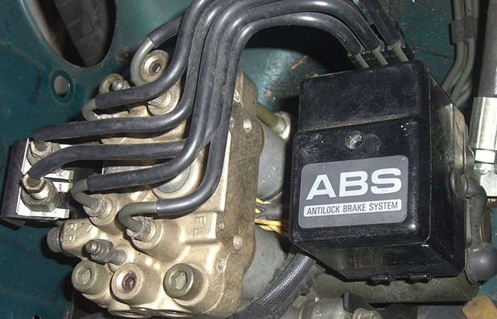 Аппаратная часть ассистента ABS./ Фото: optika-krymchanka.ru Аппаратная часть ассистента ABS./ Фото: optika-krymchanka.ru