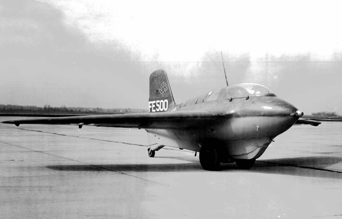 Маленький самолёт оказался с подвохом. Маленький самолёт оказался с подвохом.