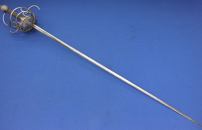 Тонкий колющий клинок исторически называют вердуго./ Фото: tumblr.com Тонкий колющий клинок исторически называют вердуго./ Фото: tumblr.com