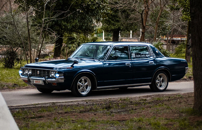 Toyota Crown.
