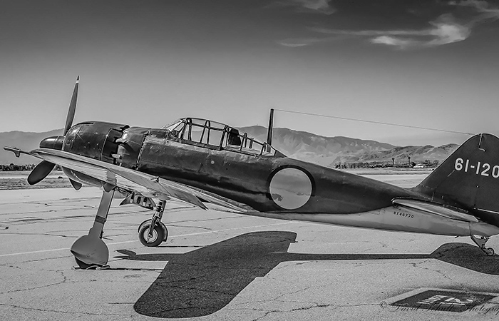 Истребитель Mitsubishi A6M Zero.