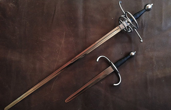 Достаточно прочная и сравнительно лёгкая