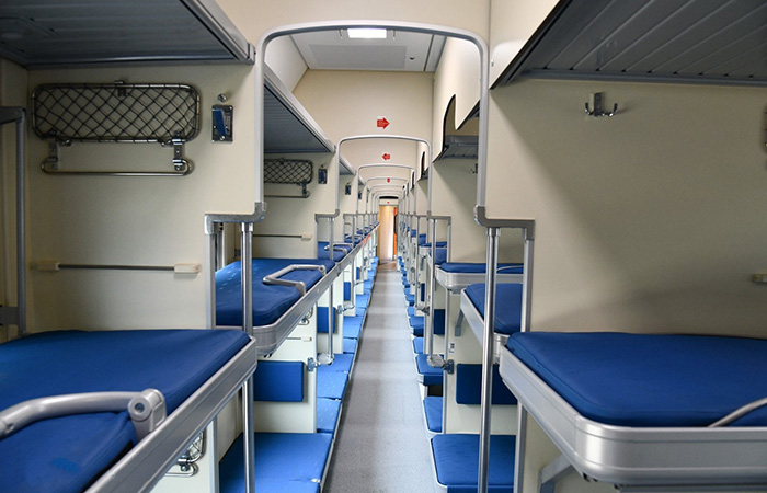 В вагоне поезда другая политика