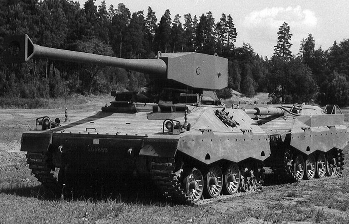 Шарнирно-сочленённый танк UDES XX 20. / Фото: war-book.ru