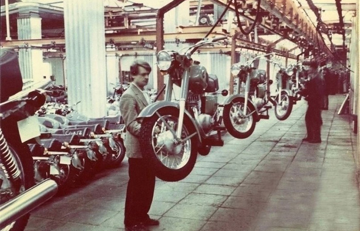 После распада СССР заводы больше не могли работать