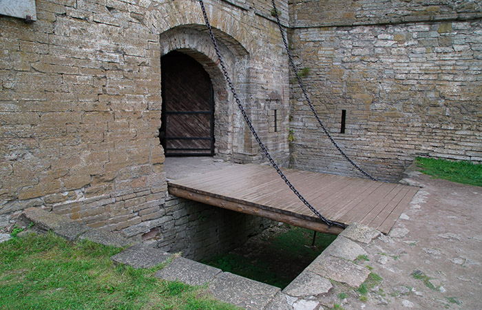 Маленький, но ров