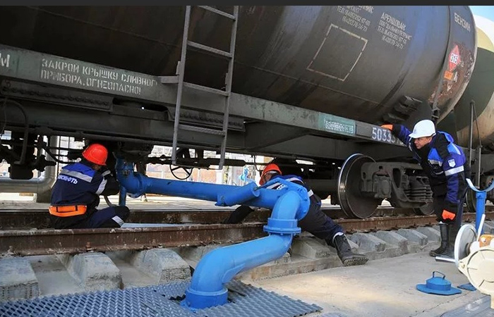 Разгрузка цистерны.