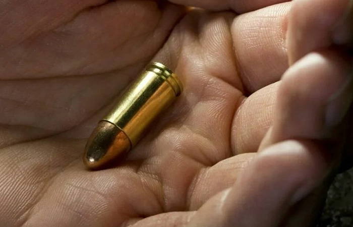 С ног сбить не может