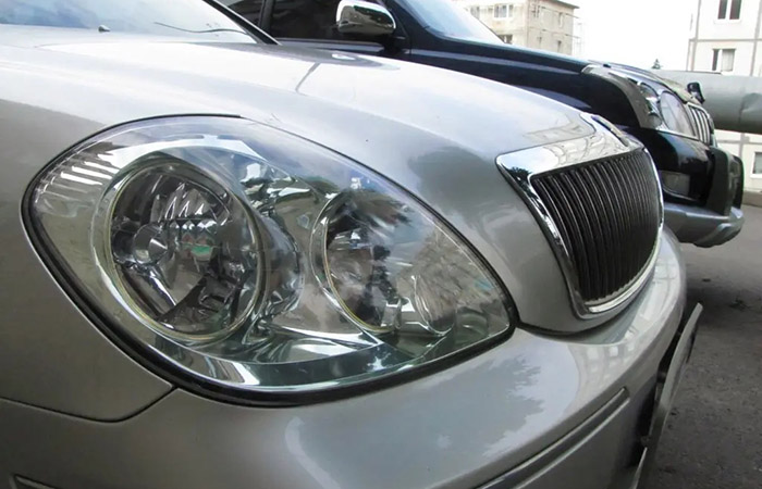 У праворульных другая оптика