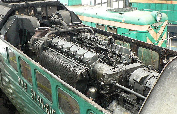 Моторный отсек тепловоза