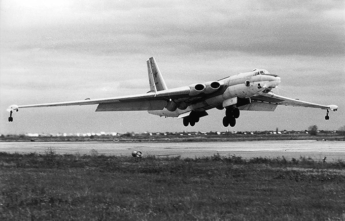 Стратегический бомбардировщик М-4 Стратегический бомбардировщик М-4