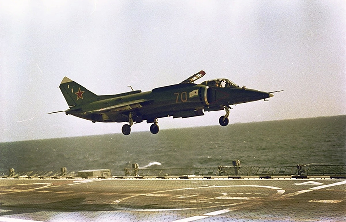 Компромиссы и стали причиной больших недостатков.