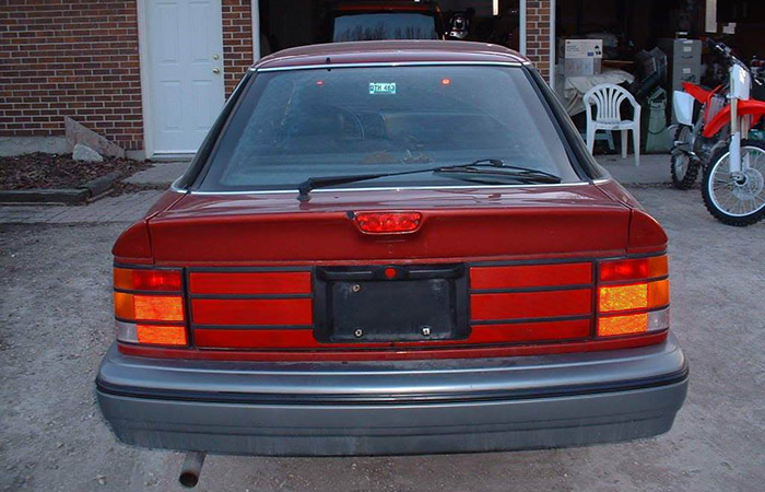 Стеклоочиститель заднего стекла седана./ Фото: grassrootsmotorsports.com Стеклоочиститель заднего стекла седана./ Фото: grassrootsmotorsports.com