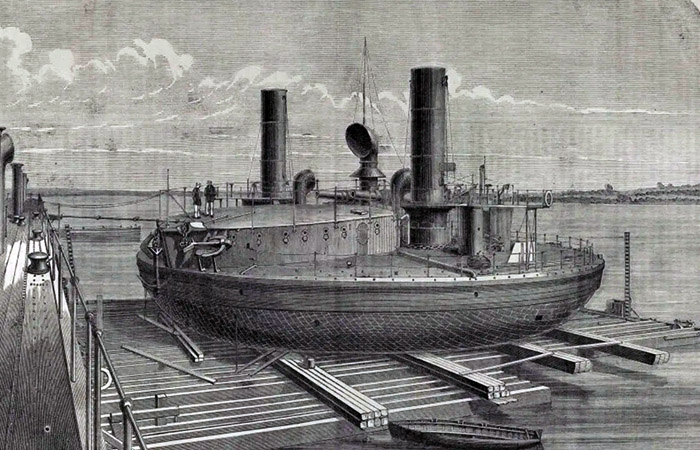 Круглый корабль перед спуском на воду. Круглый корабль перед спуском на воду.