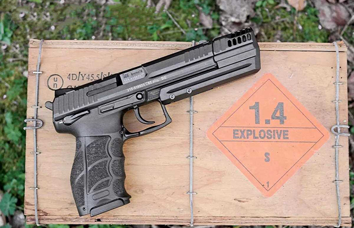 Компенсатор уменьшает подброс ствола.