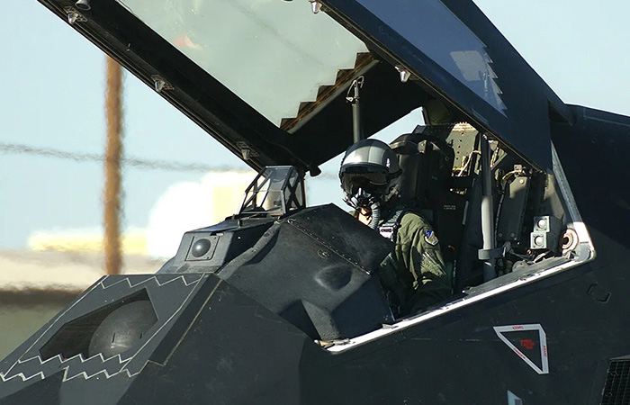 Пилоты выделялись также, как и сам самолёт.