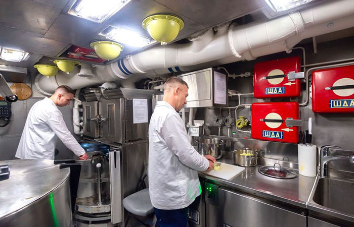 Работа идёт посменно. Работа идёт посменно.