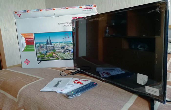 В комплекте современного телевизора только руководство./ Фото: onlinetrade.ru