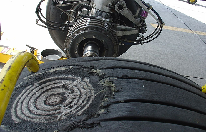 Как на огромном авиалайнере появились квадратные колёса Как на огромном авиалайнере появились квадратные колёса Airbus, колесо, давление, когда, самолёт, чтобы, посадки, просто, инженеры, время, лайнер, форма, системы, почти, буквально, выглядело, может, через, десятки, падает