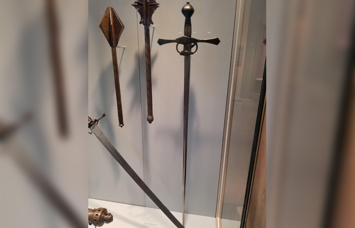 Клинок из экспозиции./ Фото: reddit.com Клинок из экспозиции./ Фото: reddit.com