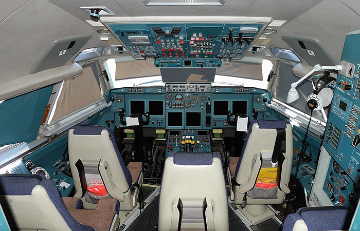 Кабина авиалайнера. Кабина авиалайнера.