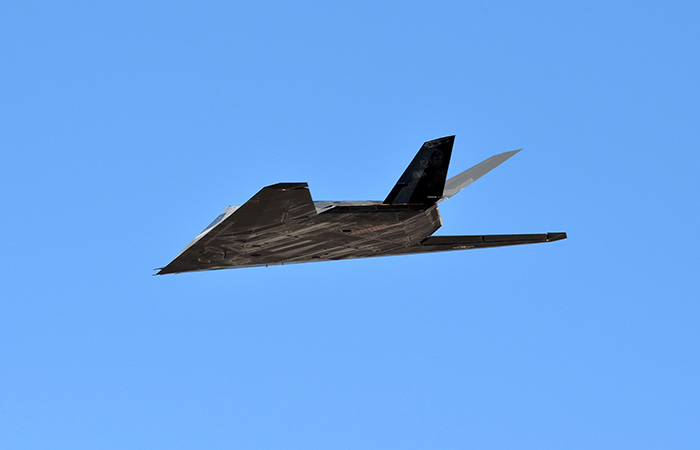F-117 был отлично виден днём.