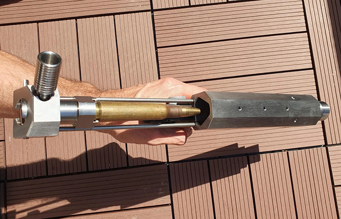 Болтовой пистолет./ Фото: reddit.com Болтовой пистолет./ Фото: reddit.com