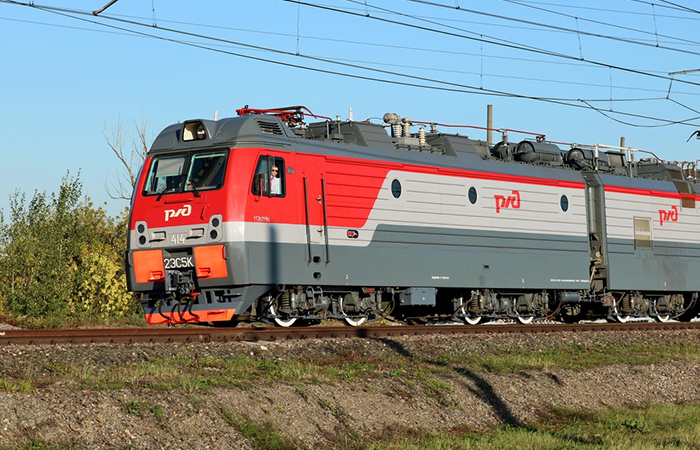 Современный электровоз.