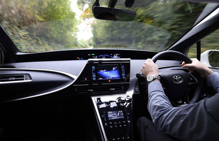 С праворульным есть особенности в вождении