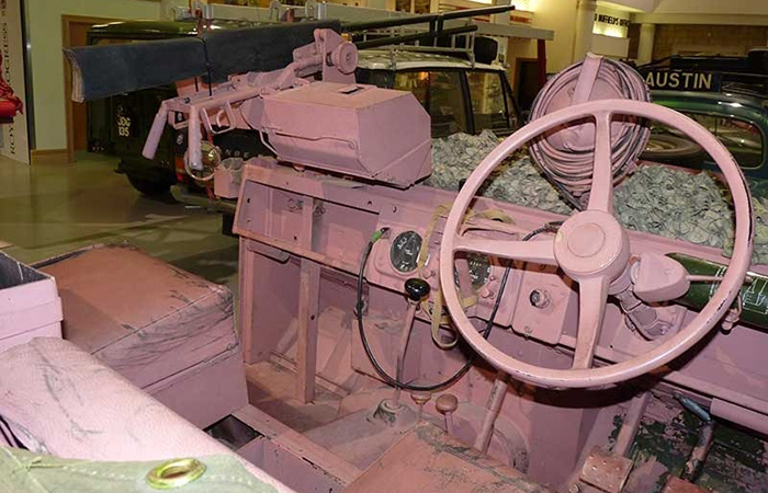 Даже салон был розовым./ Фото: roverparts.com