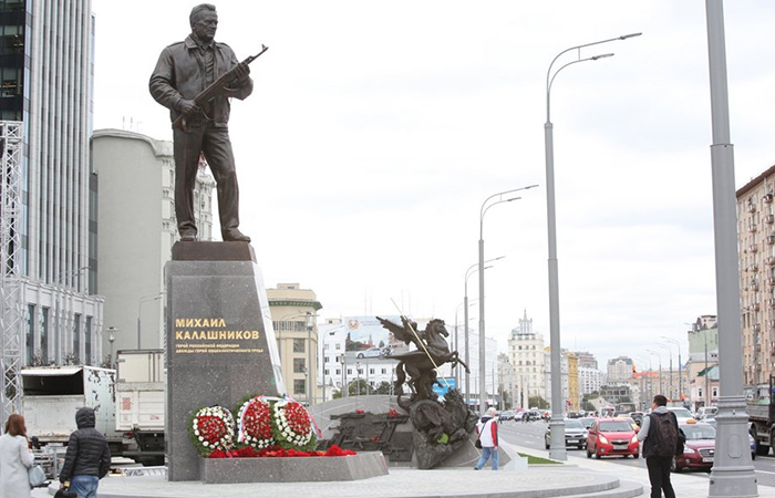 Памятник Калашникову./ Фото: moscowchanges.ru