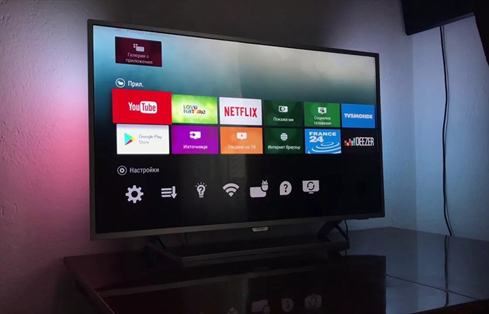 Современный телевизор слишком сложный./ Фото: youtube.com