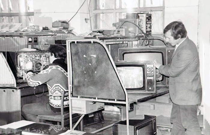 В телеателье.