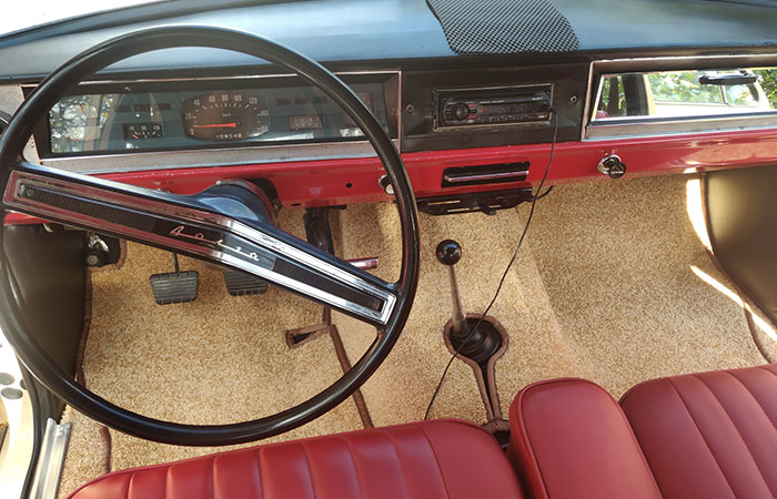 В салоне Волги.