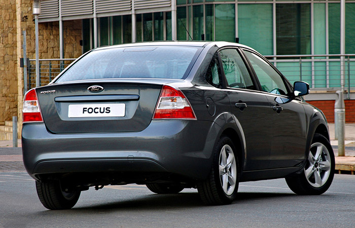 Заднее стекло с гравитационно-воздушной очисткой./ Фото: carswp.com Заднее стекло с гравитационно-воздушной очисткой./ Фото: carswp.com