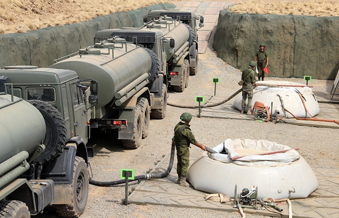 Без топлива самолёты не летают./ Фото: jscsto.org