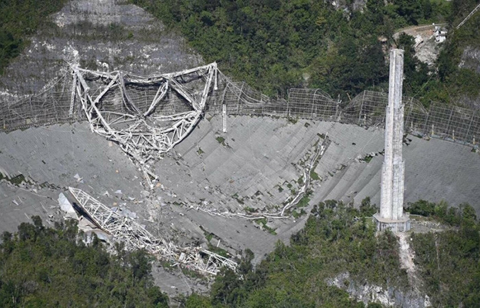 Упавшие конструкции./ Фото: livejournal.com