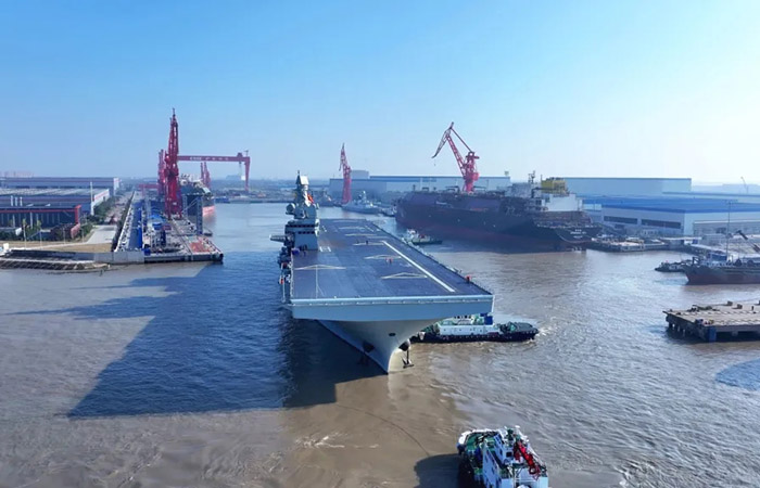 Плоская палуба с катапультой./ Фото: twz.com Плоская палуба с катапультой./ Фото: twz.com