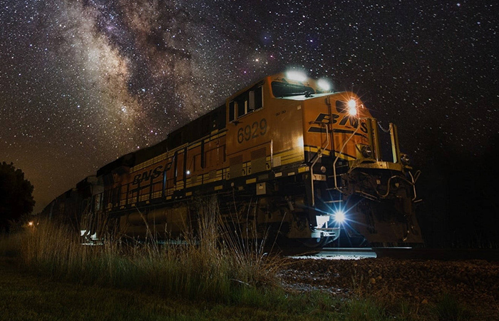 В каждой стране свой подход к созданию локомотивов.