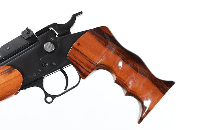 Пистолет был просто неудобным