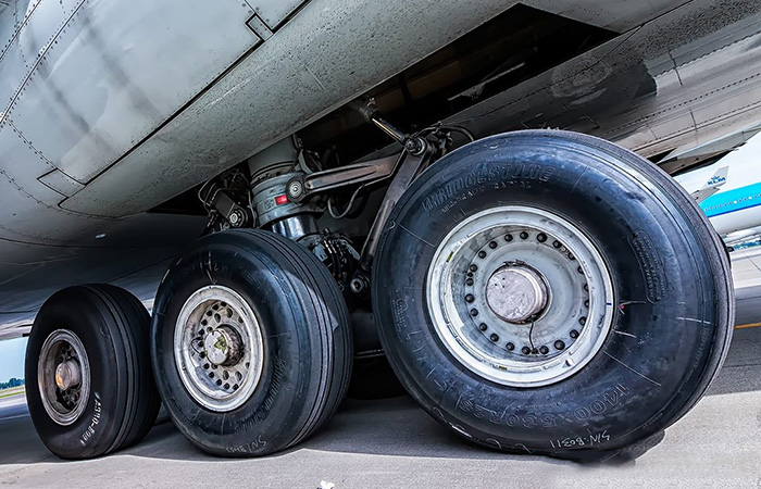 Как на огромном авиалайнере появились квадратные колёса Как на огромном авиалайнере появились квадратные колёса Airbus, колесо, давление, когда, самолёт, чтобы, посадки, просто, инженеры, время, лайнер, форма, системы, почти, буквально, выглядело, может, через, десятки, падает