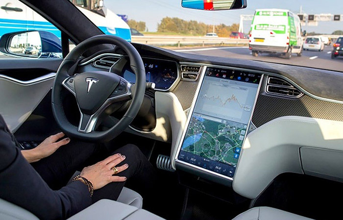 Обещанного автономного вождения нет