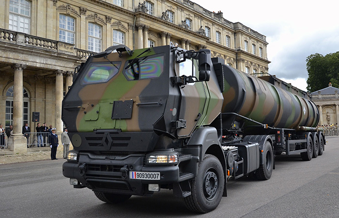 Renault Kerax 8х8, автоцистерна./ Фото: pinterest.com