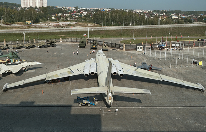 Самолёт своё отслужил, но не как бомбардировщик Самолёт своё отслужил, но не как бомбардировщик