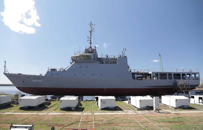 На борту будут базироваться российские вертолёты. На борту будут базироваться российские вертолёты.