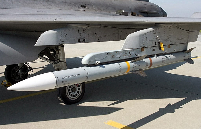 Американская AIM-120D AMRAAM.