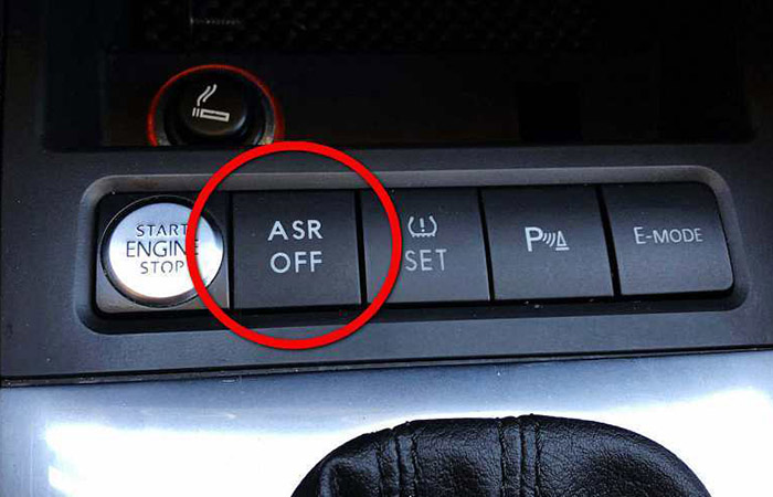 Кнопка отключения ASR./ Фото: warthunder.ru Кнопка отключения ASR./ Фото: warthunder.ru